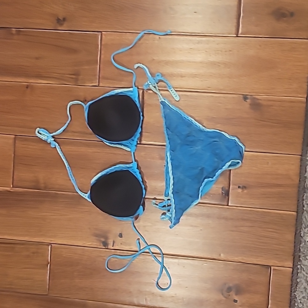 Bikini - Picture 3 of 3